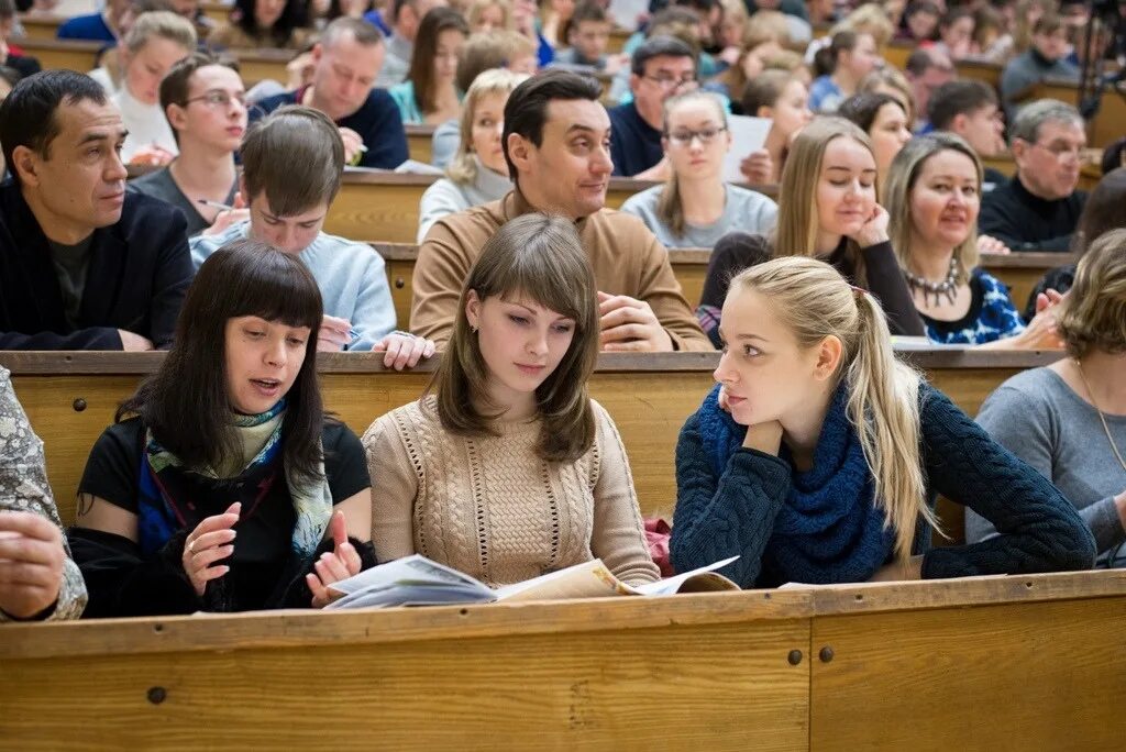 Абитуриент нижний новгород. Студенты в вузе. Поступление в университет. Студенты в аудитории. Учеба в университете.