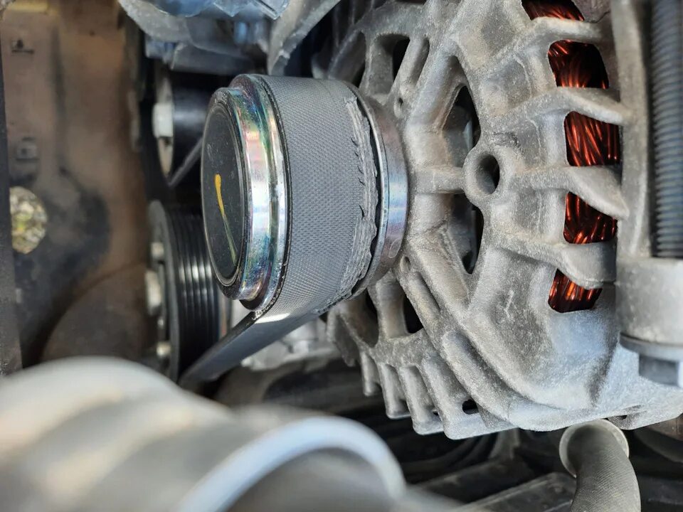 Ремень генератора passat b8. Натяжитель ремня пассат б6. Генератор б6 1. 8 tsi ремень генератора. Замена ремня генератора пассат.