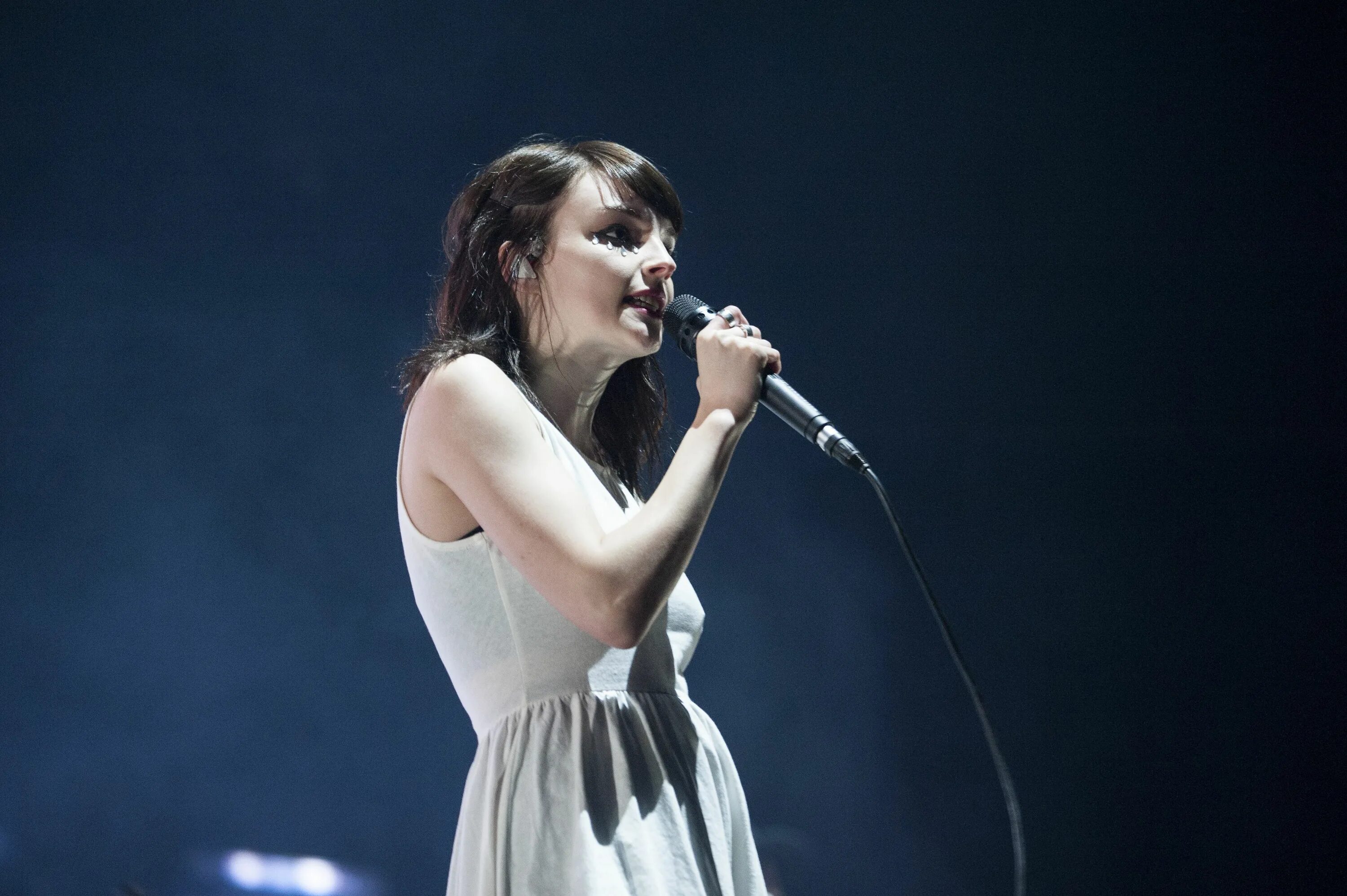 Chvrches британский музыкальный коллектив. Группа chvrches. Chvrches 2022. Музыка chvrches. Chvrches.