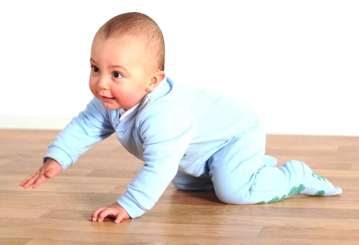 Ползать на четвереньках. Как научить четверенькам. Как научить четверенькам. Ребенок ползает на четвереньках. Научить ребенка ползать на четвереньках.