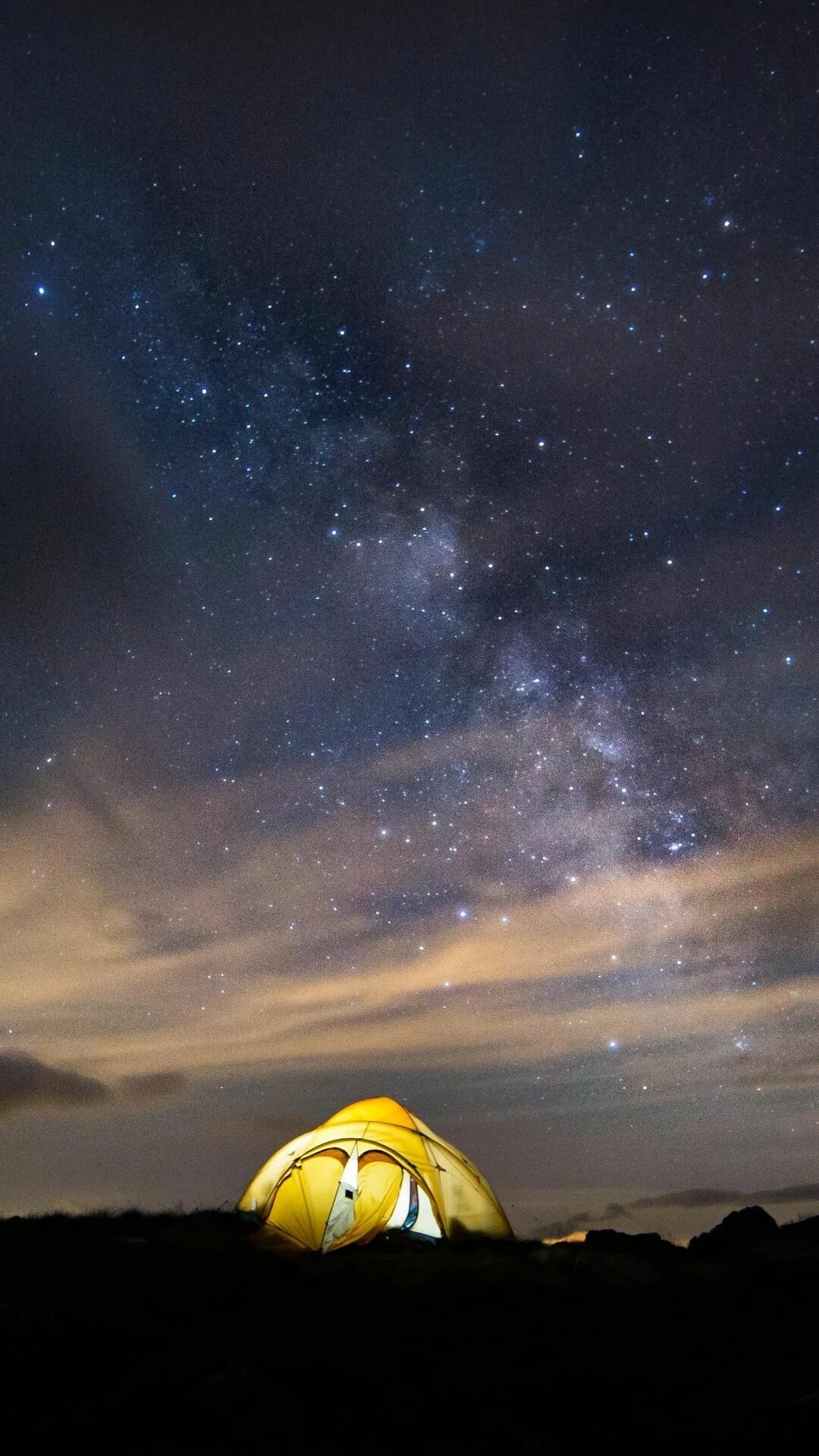 Sky camping. Звездное небо и палатка. Палатка звезда. Палатка под звездным небом. Ночное небо палатка.