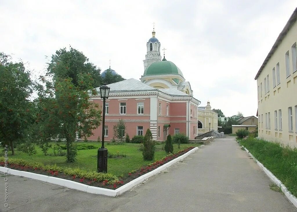 Село льва толстого дзержинский район калужская область. Монастырь село льва толстого калужская область. Калужская свято-тихонова пустынь. Лев толстой калужская. Тихонова пустынь калужская область источник.