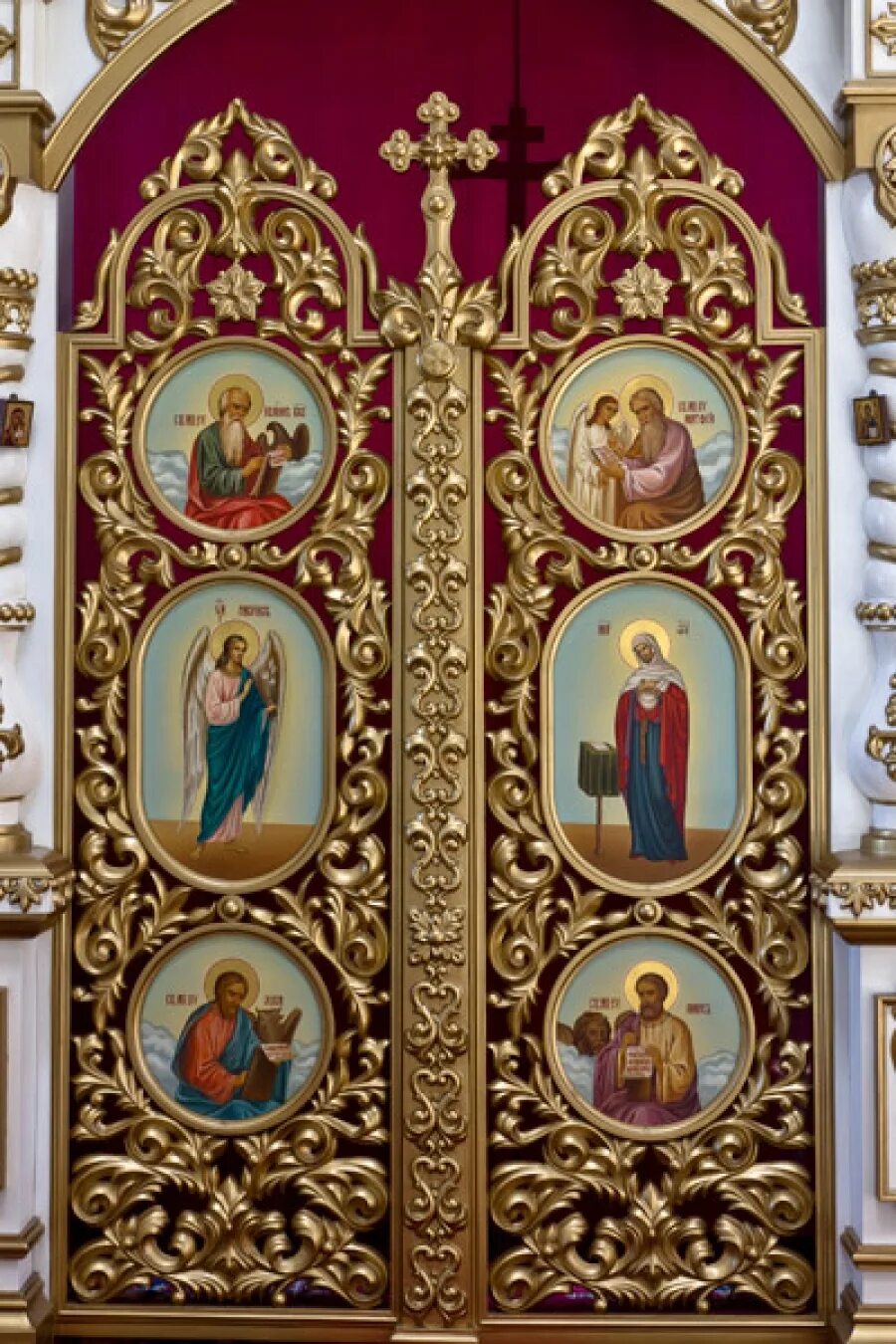 Иконостас щигры. Царские врата в храме христа спасителя. Царские врата иконостаса. Царские врата абрамцево. Царские врата в церкви.