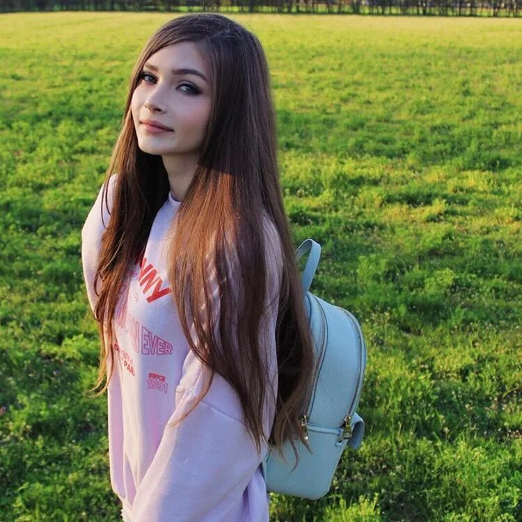 Ссылка в описании без фона. Шмыкова чики. Ссылка в описании девочка. Фуллы школьников телеграмм. Ссылка в описании девочка.