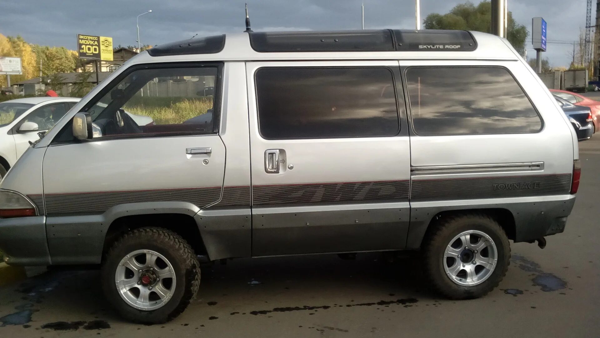 Купить таун айс красноярске. Toyota Town Ace 2. Toyota Lite Ace 2.0 МТ, 1989. Km80 Toyota Town Ace. Тойота Таун айс 2х тонник термос.