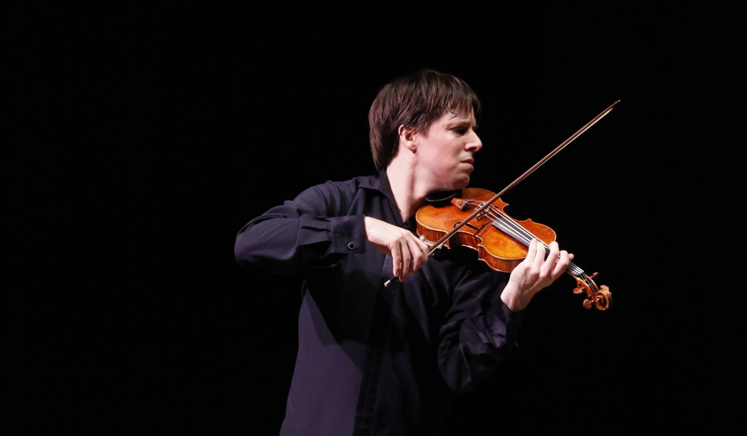 Joshua violin. Джошуа Белл скрипач. Скрипач в метро Джошуа Белл. Скрипач Джошуа Белл фото. Джошуа Белл скрипачи США.