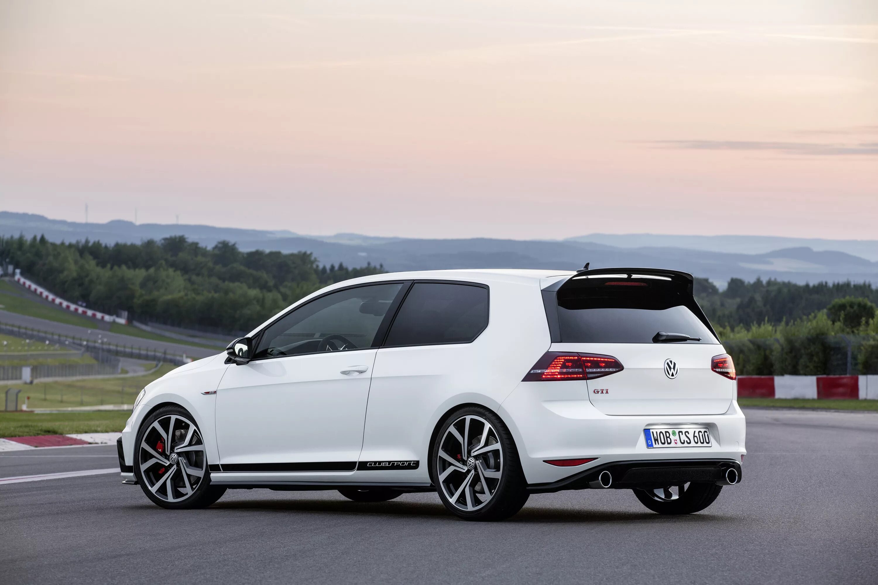 Vw golf gti clubsport s. Golf gti clubsport. Golf gti clubsport. Volkswagen golf gti clubsport. Volkswagen golf gti clubsport 2016.