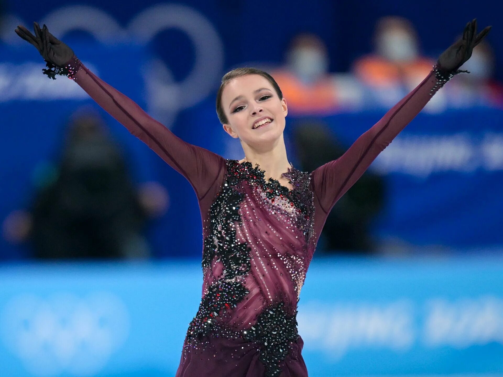 Российские фигур. Анна Щербакова фигуристка 2022. Анна Щербакова фигуристка олимпиада 2022. Анна Щербакова фигуристка Пекин 2022. Анна Щербакова фигурное катание 2022.
