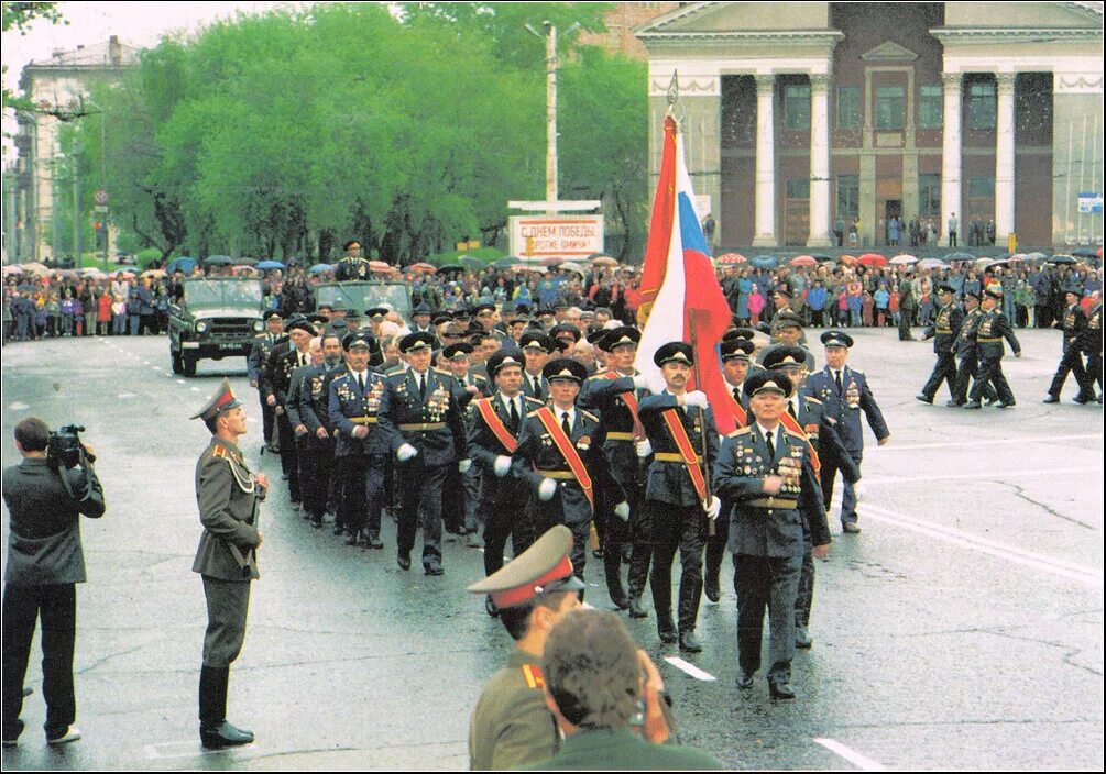 Май 1995. Парад победы 1995 года на красной площади. парад победы в омске в 1995. омск 1995 год. первый парад победы 1995.