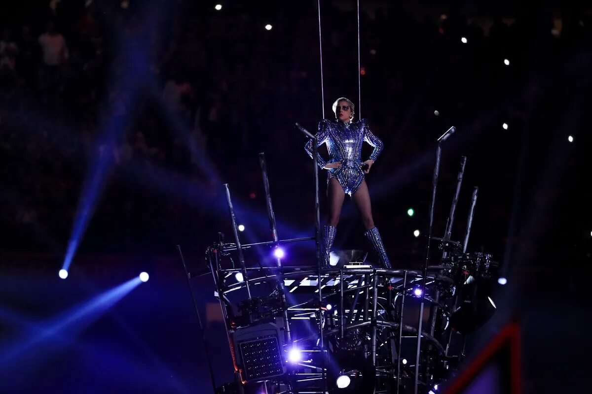Bowl halftime show. Lady Gaga Pepsi. Леди Гага летает на концерте. Lady Gaga Stage Fan made.