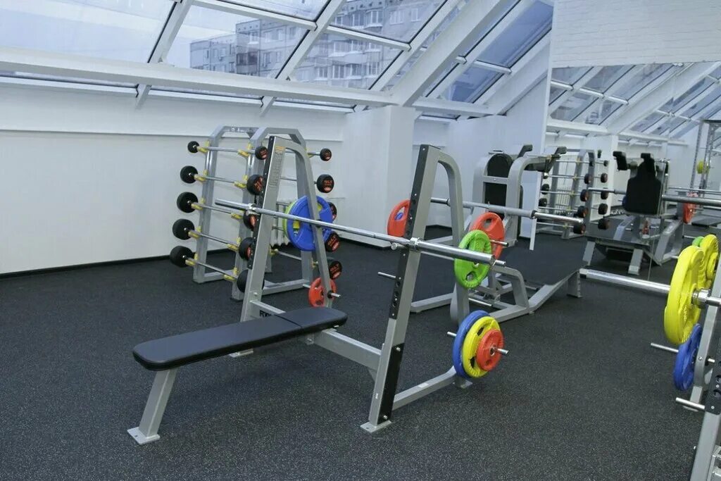 Фитнес клуб на тульской. Тренажерный зал рхту менделеева. Олимп нальчик тренажерный зал. Спортзал атлетика киров. В форме тула демонстрации.