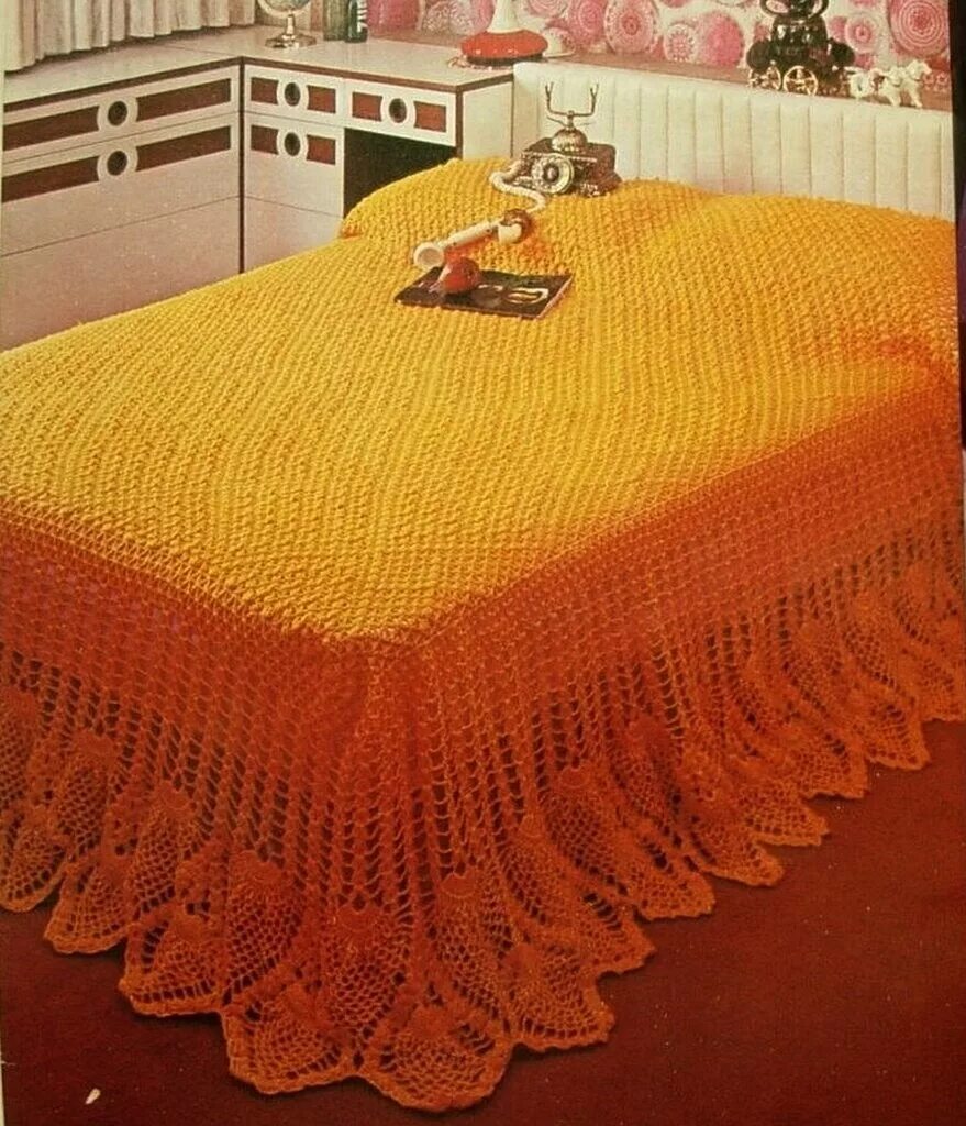 Вязаные покрывала на кровать крючком. Покрывала крючком. Плед крючком на кровать. Вязаное покрывало на кровать. Покрывало вязаное крючком.