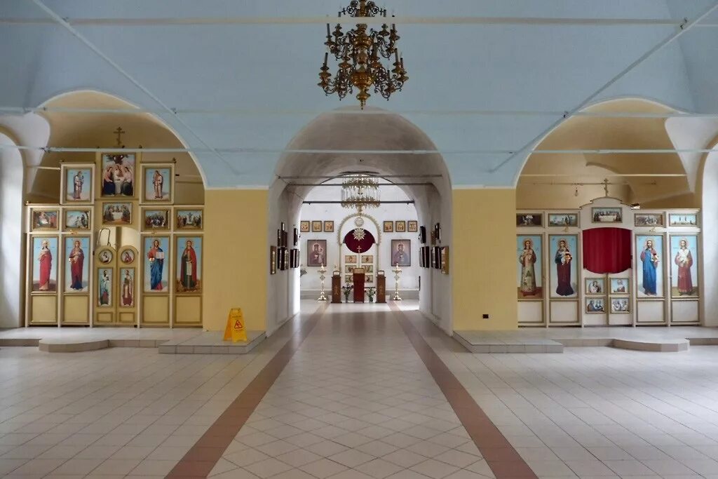Храм рождества богородицы киров чистые пруды. Церковь иконы божией матери знамение киров. церковь царя константина киров. знаменская церковь киров. царево-константиновская знаменская церковь киров.