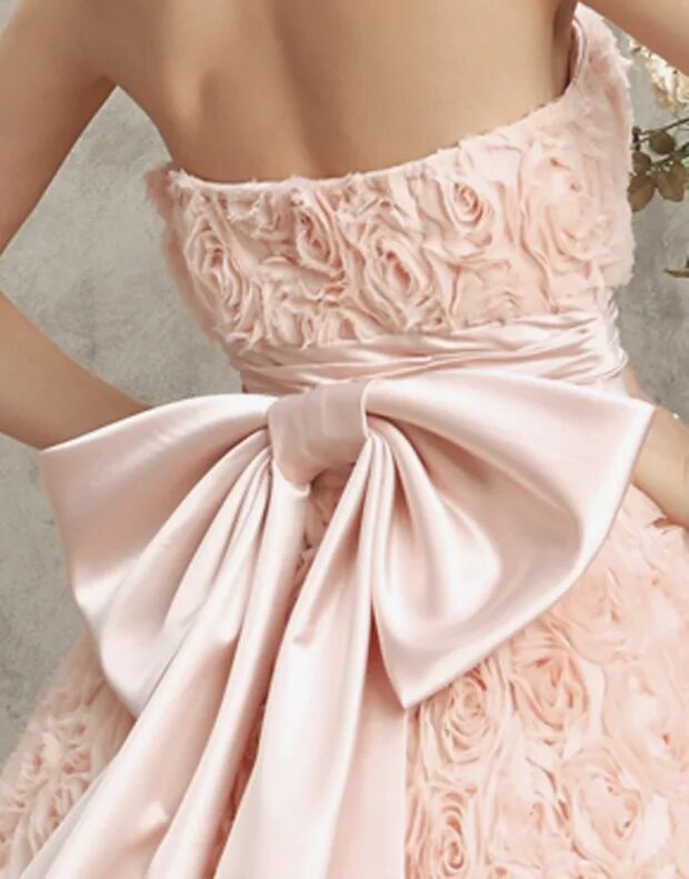 Платье с бантом. Платье с большим бантом. Пояс атласный с бантом. Платья поясом розовые