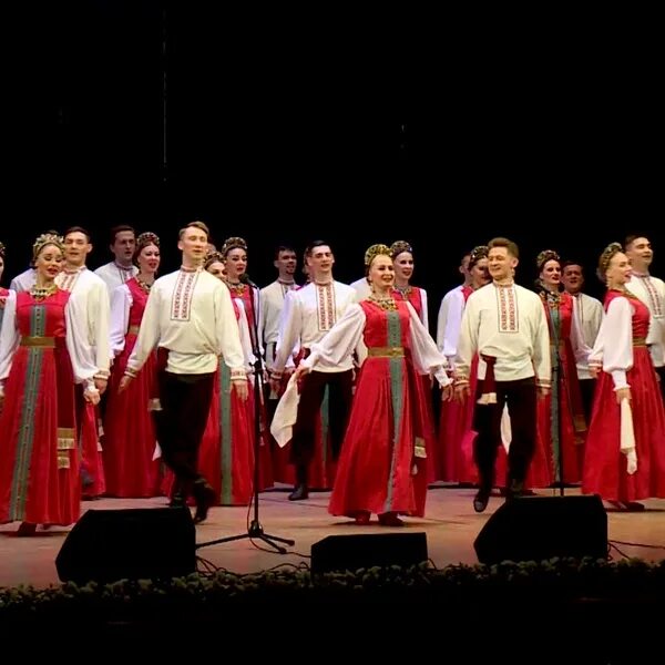 Фото хор уральская рябинушка распечатать. На горе на гороньке уральский хор. Солистка уральского народного хора. Уральский народный хор екатеринбург. Уральская рябинушка уральский русский народный хор.