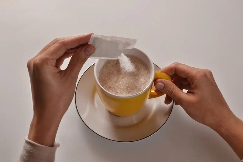 Pour sugar. Pour sugar. Сахар сыпется. Рассыпанная соль на черном фоне. Fk allulose сахарозаменитель 300гр.