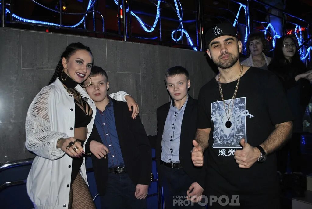 Асти встречается