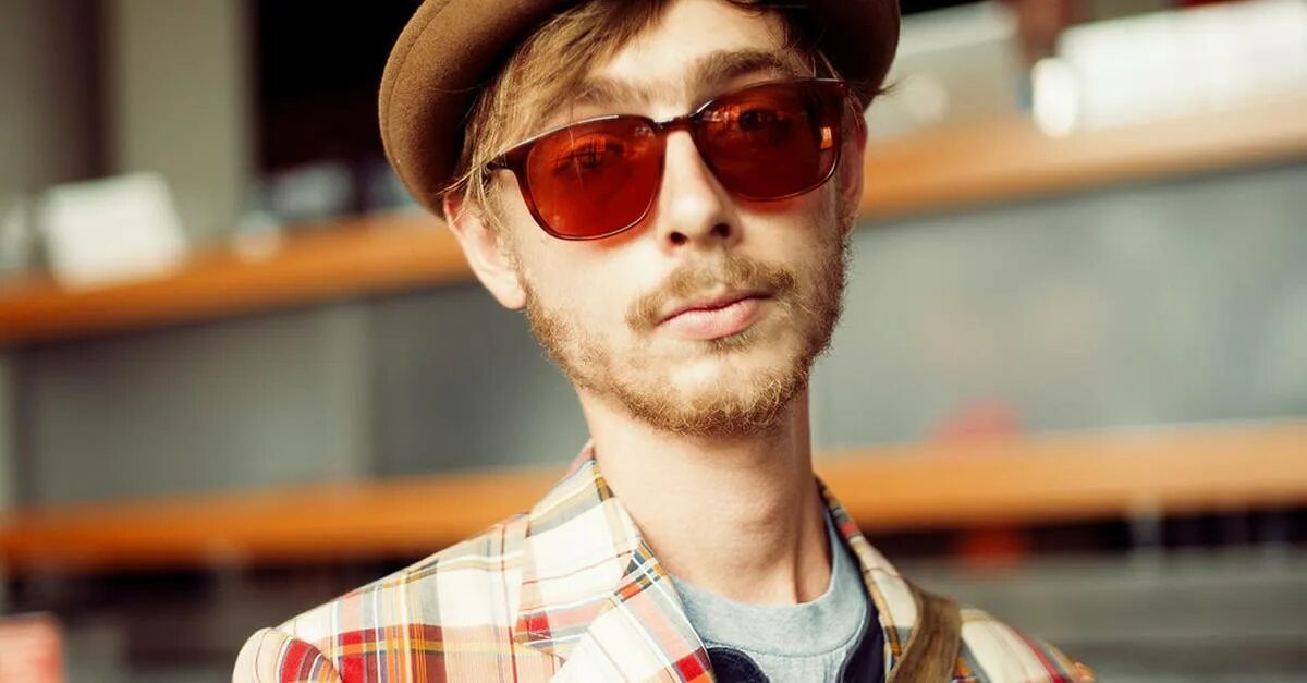 австралийский хипстер. хипстер слушать. хипстер слушать. бородатый в наушниках. хипстер в наушниках.