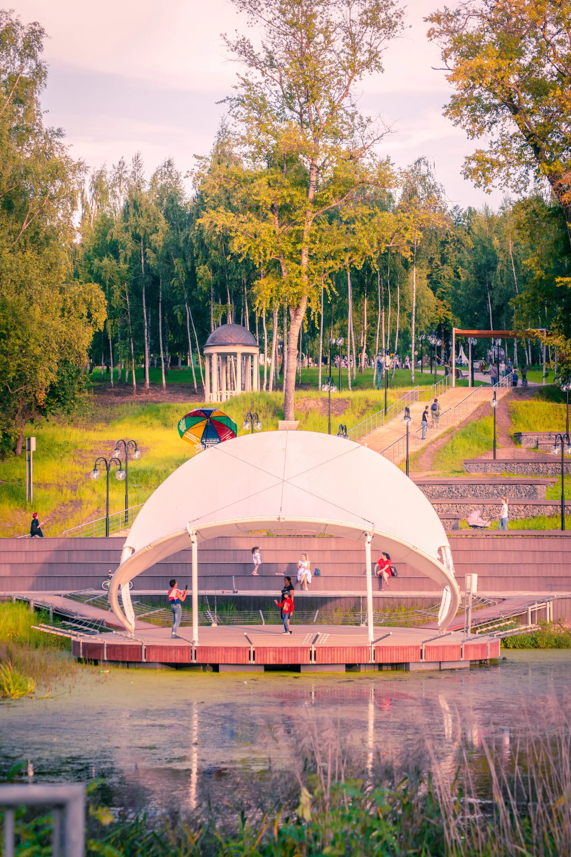 Парк в клину. Сестрорецкий парк в клину. клин сестрорецкий парк сцена. демьяновский парк в клину. клин сцена на воде сестрорецкий парк.