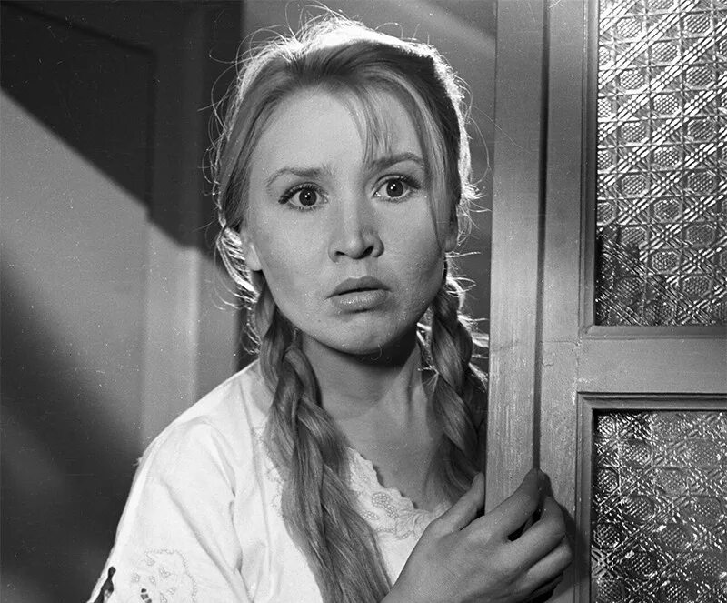 Фрося полное имя. Фрося полное имя. Фрося бурлакова актриса. Екатерина савинова 90 лет. Фрося бурлакова фильм приходите завтра.