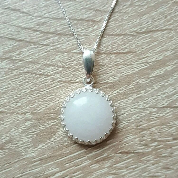 Саламандер кулон с камнями. Тагилит. Камни зодиака. Кулон с нефритом. Камни придающие уверенность.