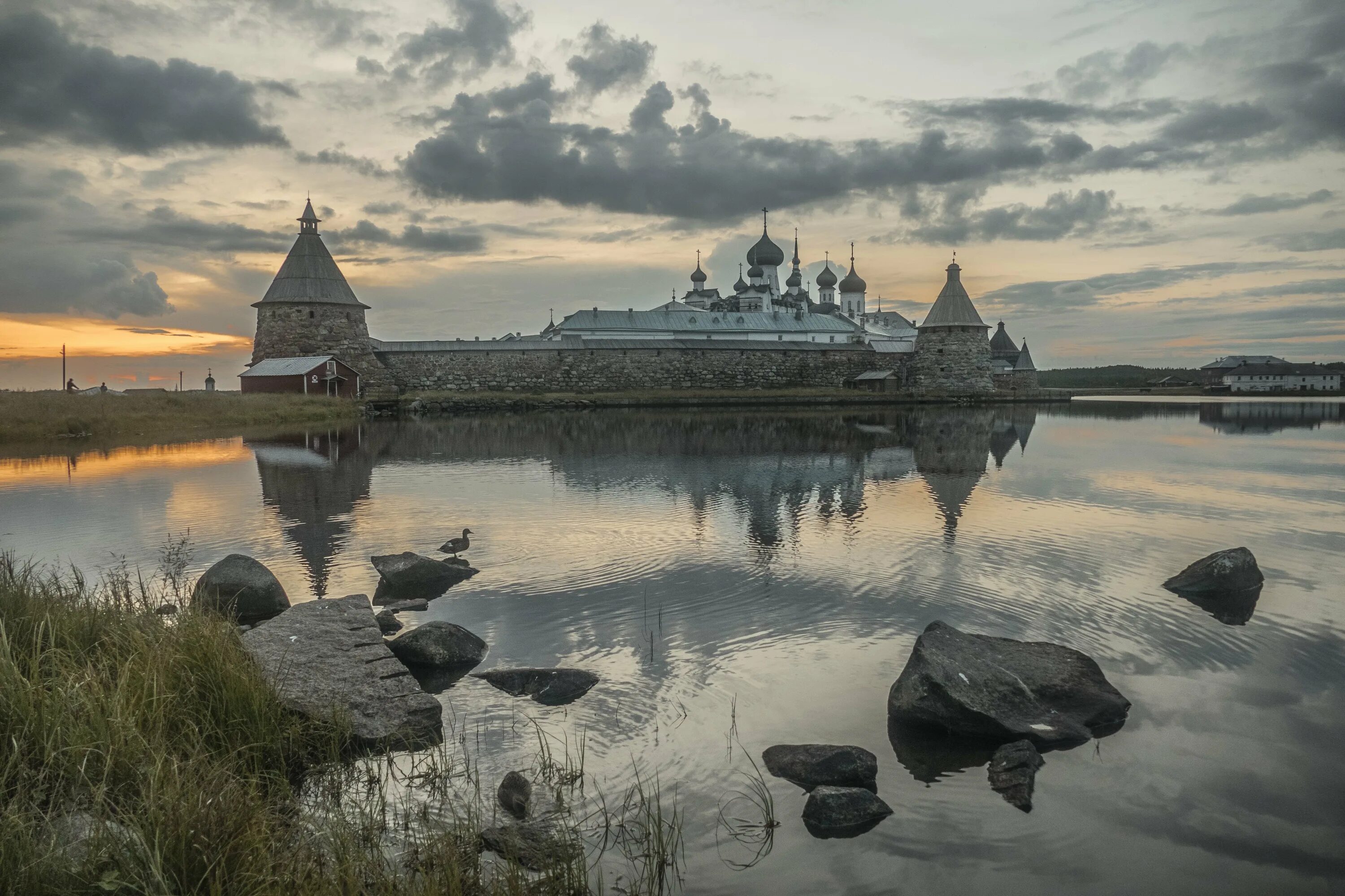 Соловецкий монастырь Соловецкие острова. Соловецкий Кремль Соловецкие острова. Карелия Соловецкие острова монастырь. Кремль Соловецкого монастыря. Памятники соловецких островов