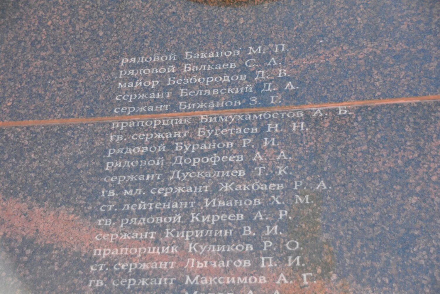 Список погибших на украине февраль 2024. Памятник в Саратове погибшим на Украине. Памятник в Саратове погибшим. Памятники военнослужащим погибшим в Украине. Памятники с именами погибших.