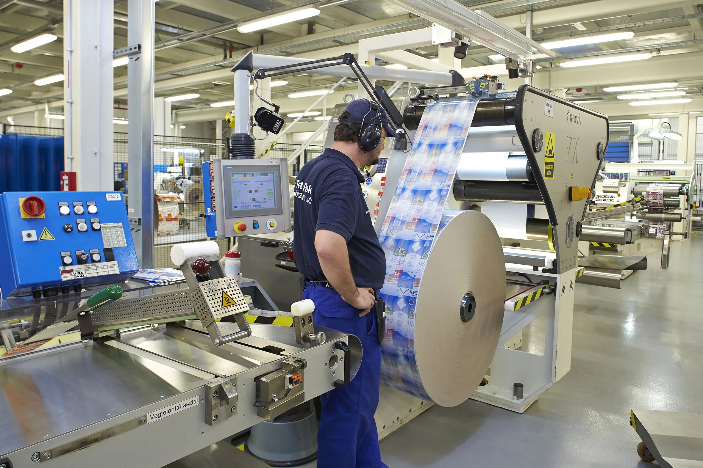 Пакет tetra pak. Spectrum упаковка. Спектр упаковки. Производство одноразовой. Спектр упаковки в артеме.