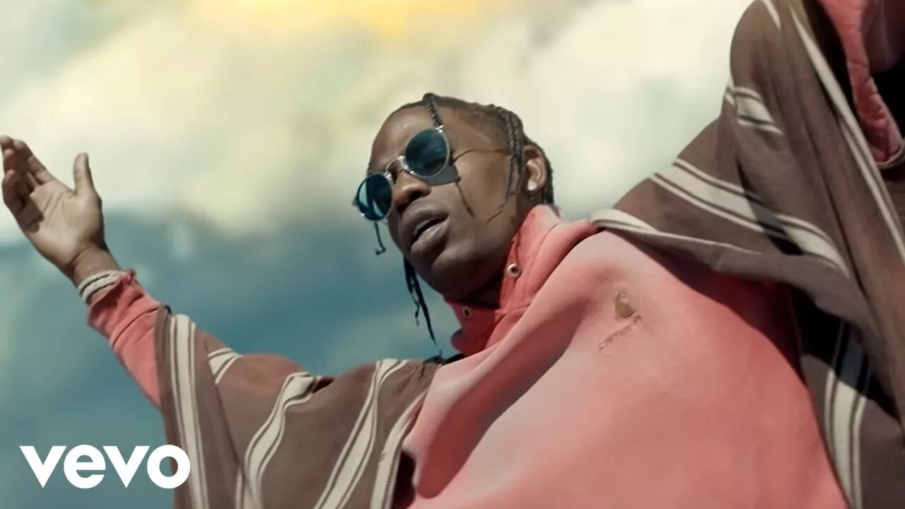 Travis Scott клип. Трэвис Скотт гиф. Трэвис Скотт с шариками. Трэвис Скотт в клипе Ланы.