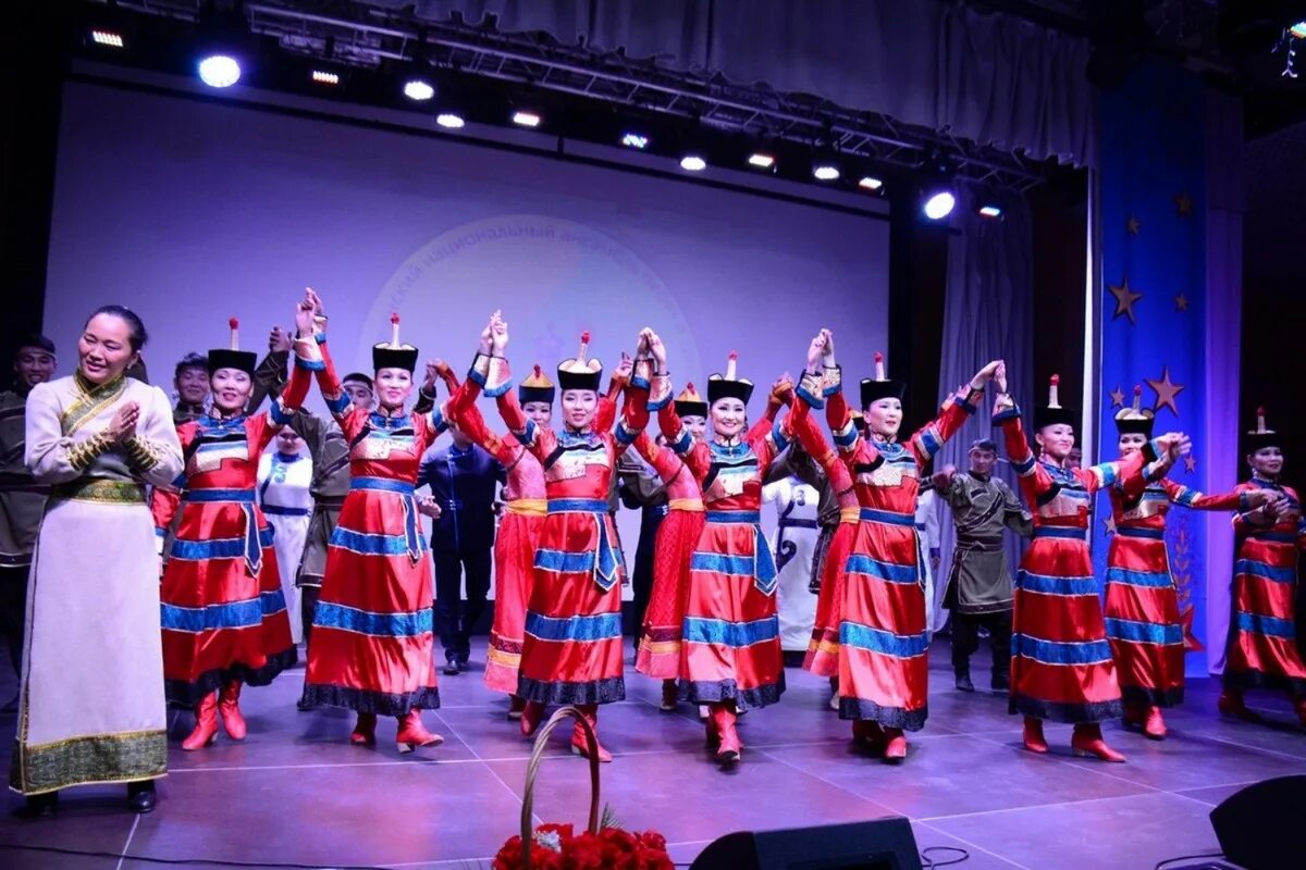 Тыва мюзик. Тыва мюзик. Кайгал-оол ким-оолович ховалыг. Тува мьюзик. Тувинский ансамбль танца саяны.