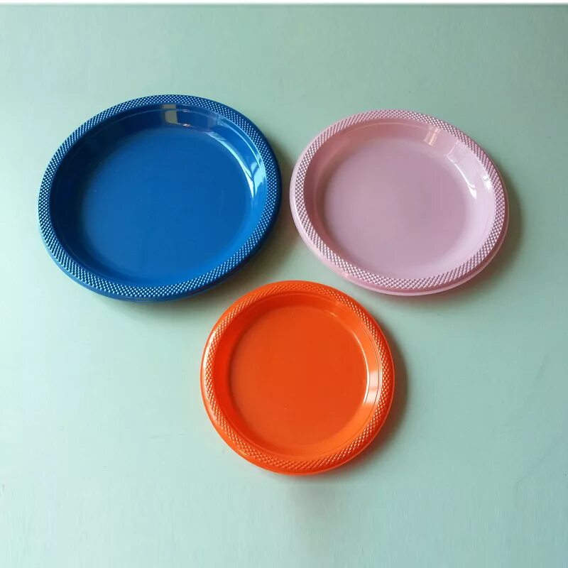 Plastic plates