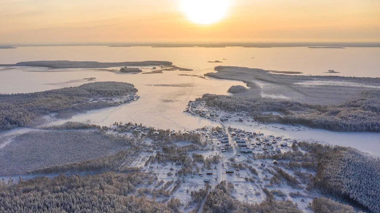 Погода в карелии в апреле 2024. Климат Карелии. Онежское озеро зимой метель. Озеро белое Карелия Пряжинский район. Корбинаволок.