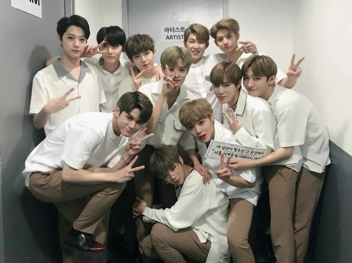 Wan n. Группа wanna one. Wanna one корейская группа. Wanna one 2023. Wanna one корейская группа участники.