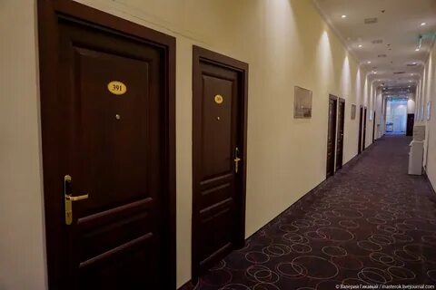 Первый встречный у отеля