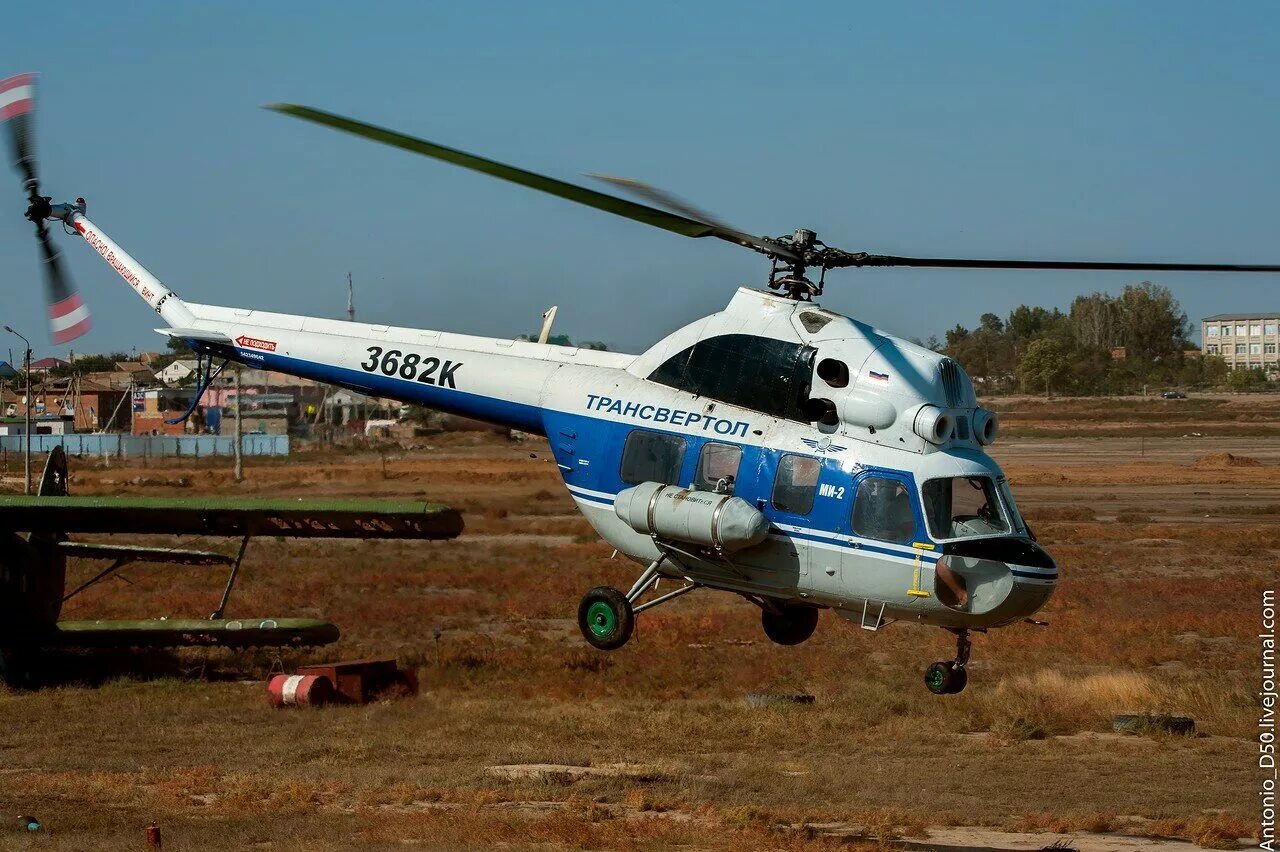 Самолет ми 2. Вертолеты геликс. Шасси вертолета ми-2. Вертолёт ми-2 ссср. Вертолет ми-2 барракуда.