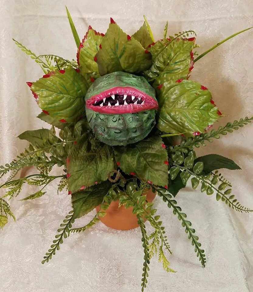 Little shop of Horrors Audrey II. Хэллоуин растения. Horror plant