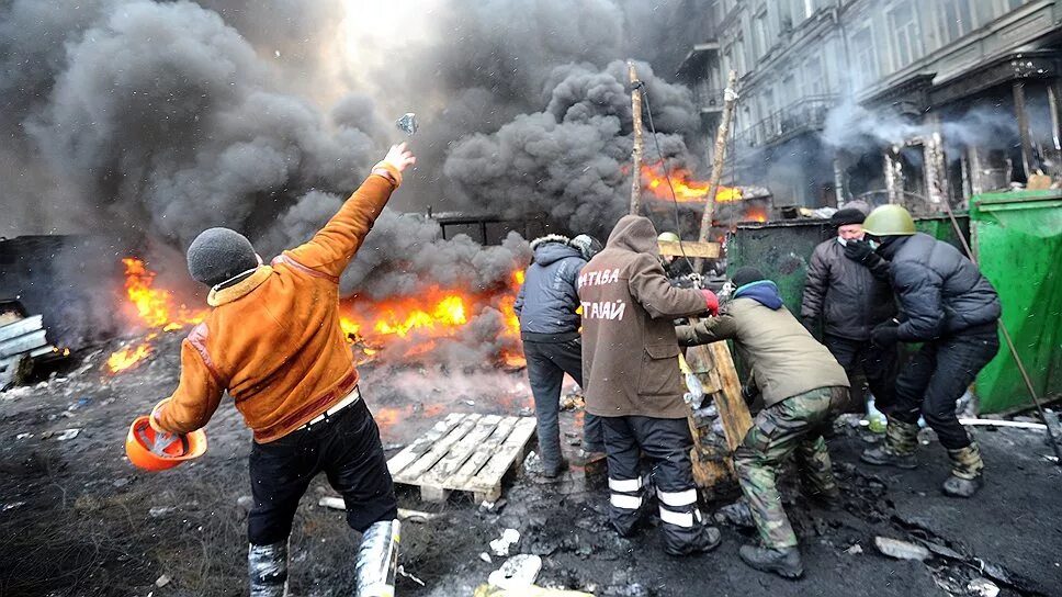 Халықтық майдан. Евромайдан на Украине в 2014 Беркут. Майдан Беркут коктейли Молотова.