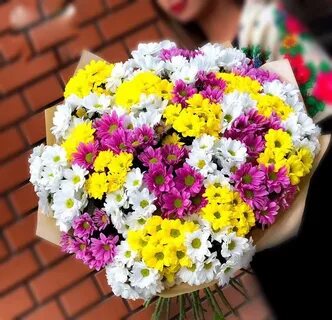 Букет из разноцветных хризантем