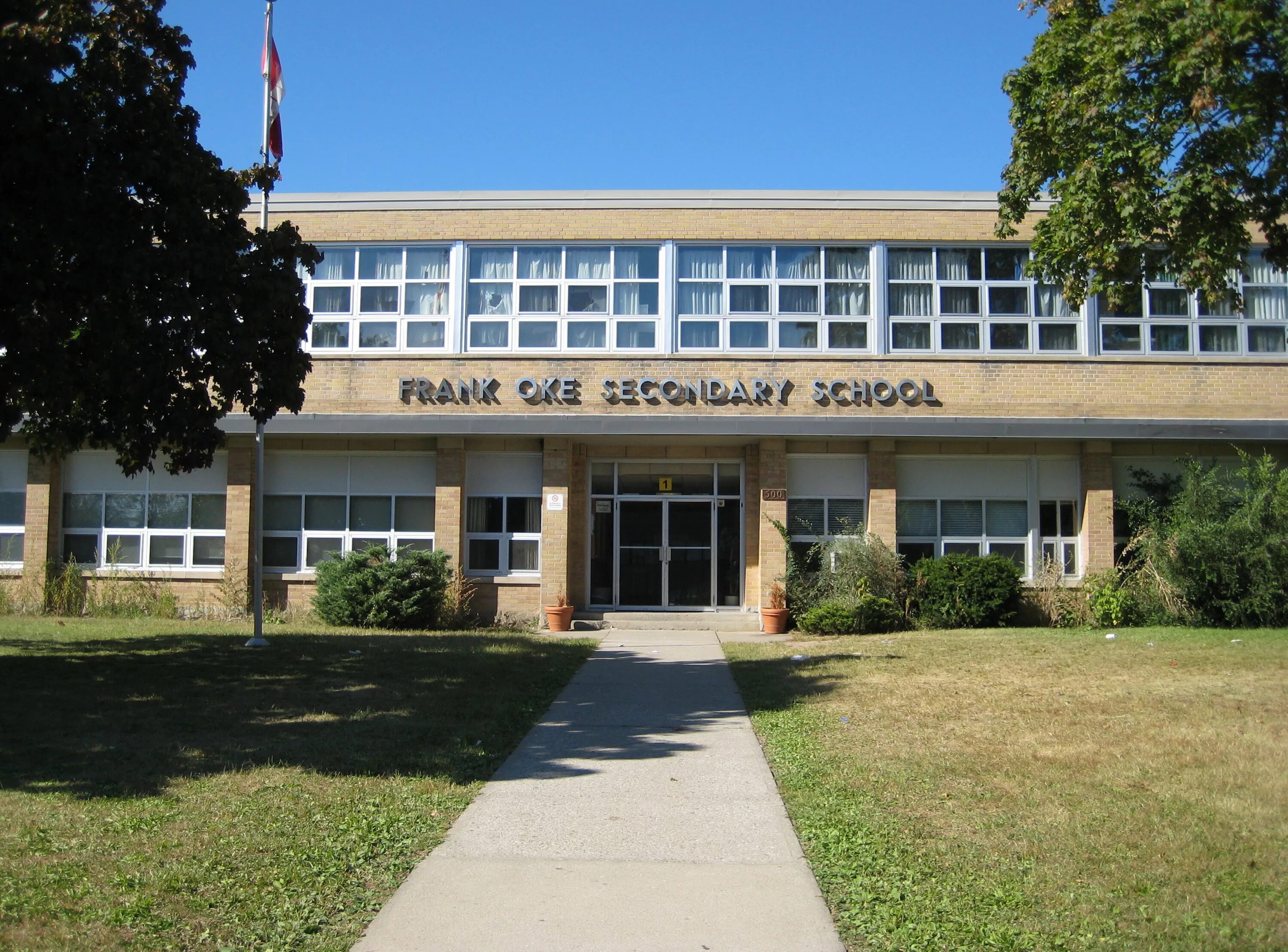 Secondary Modern School в Англии. Школа в Торонто Thornlea secondary School. Американская школа. Американская школа здание. State school in britain