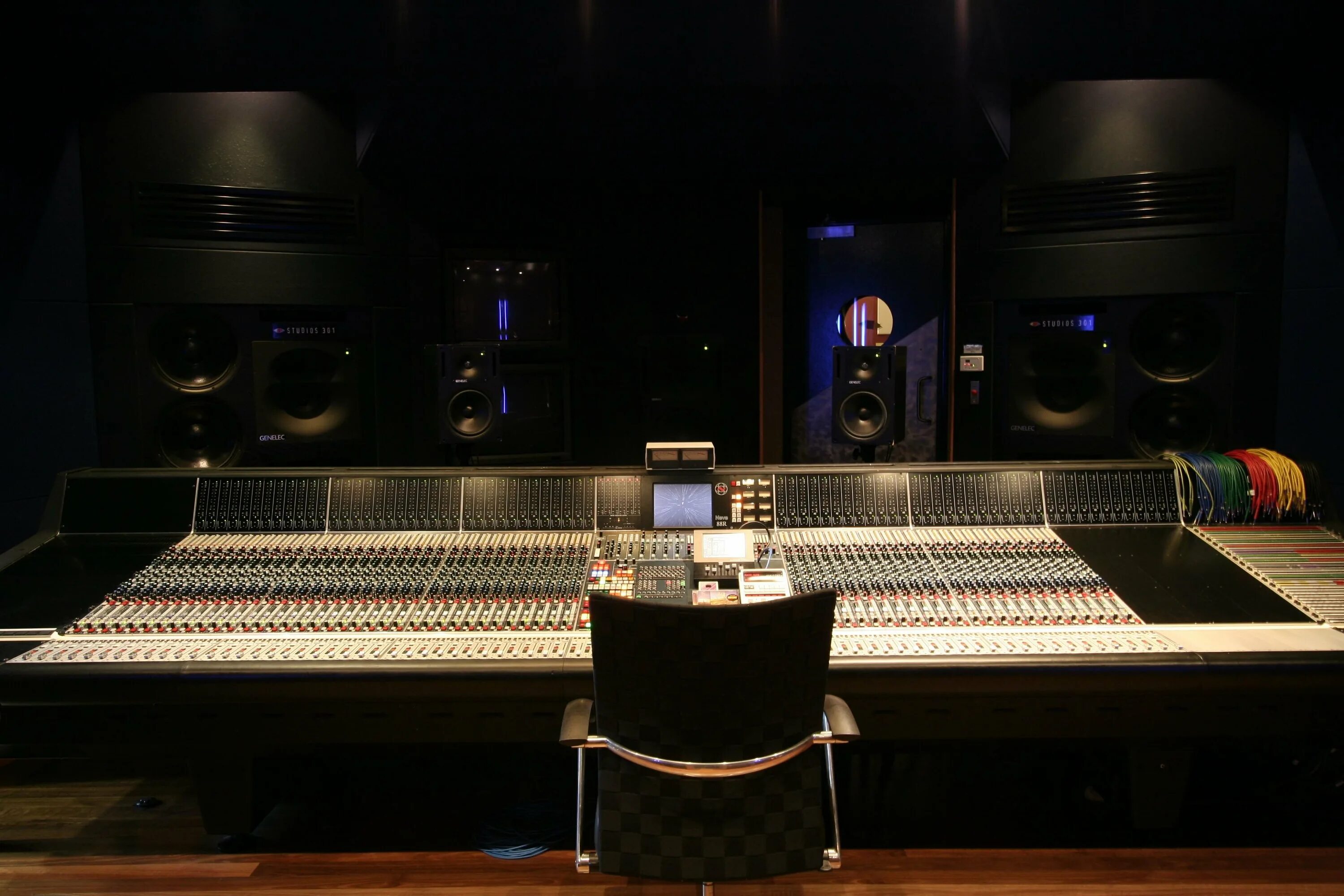 Мьюзик студия. Neve88. neve 88r desk,. студия звукозаписи вокс. студия звукозаписи 4к.
