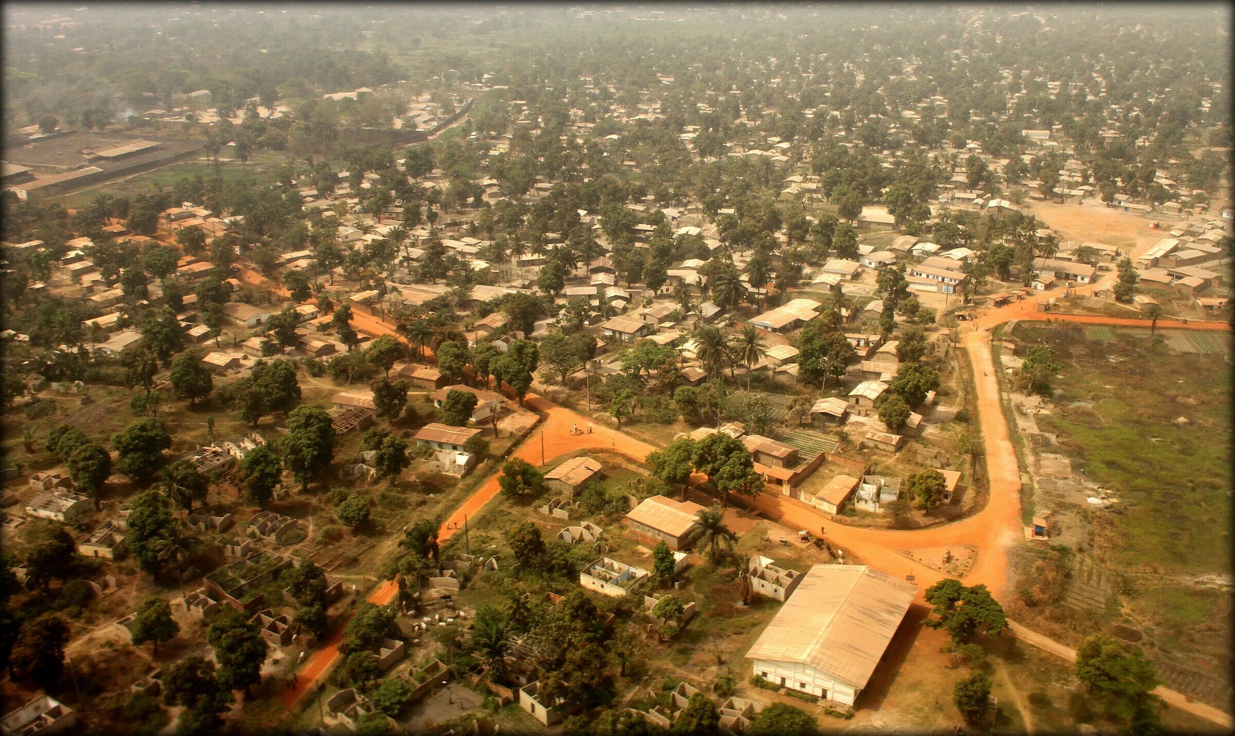 Центр африканская республика. Банги город в африке. Страна центральная африканская республика. Центральная африка банги. Цар республика в африке.