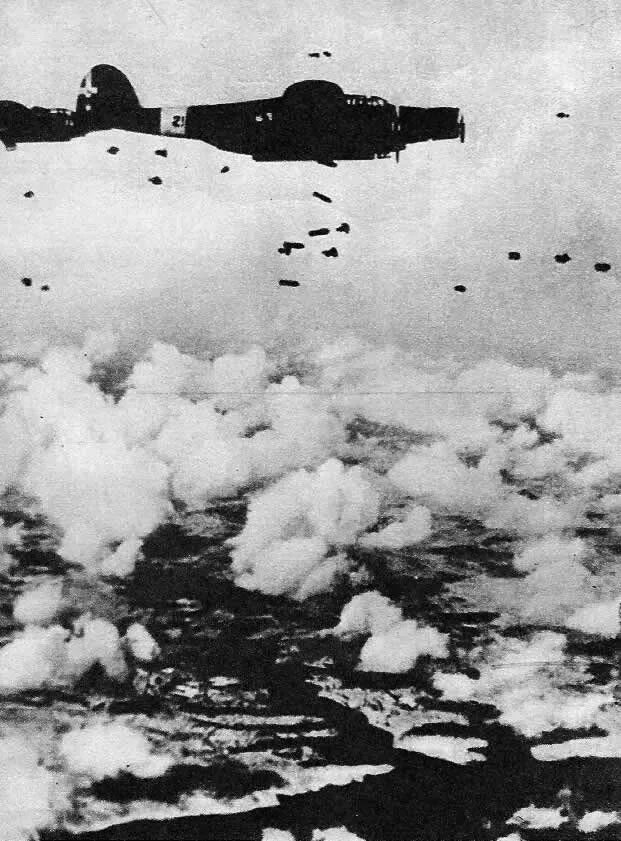 Немецкие юнкерсы 1941 бомбят. Немецкие самолеты вов 1941-1945. Немецкие самолеты бомбят. Немецкие самолеты бомбят. Юнкерс 87 фото военных лет.