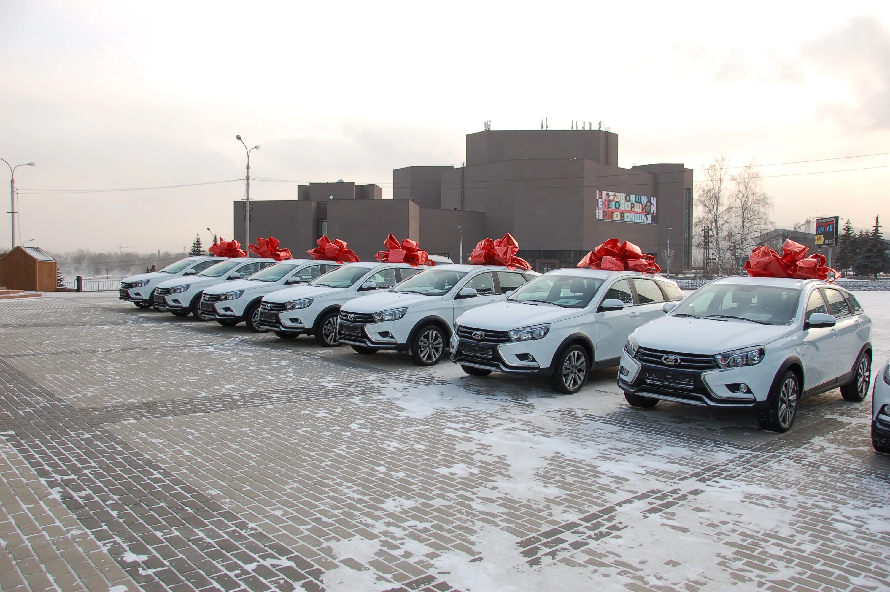 Две очень красивые и дорогие авто Красноярска. 2020 Подслушано Автомобилистов Кр