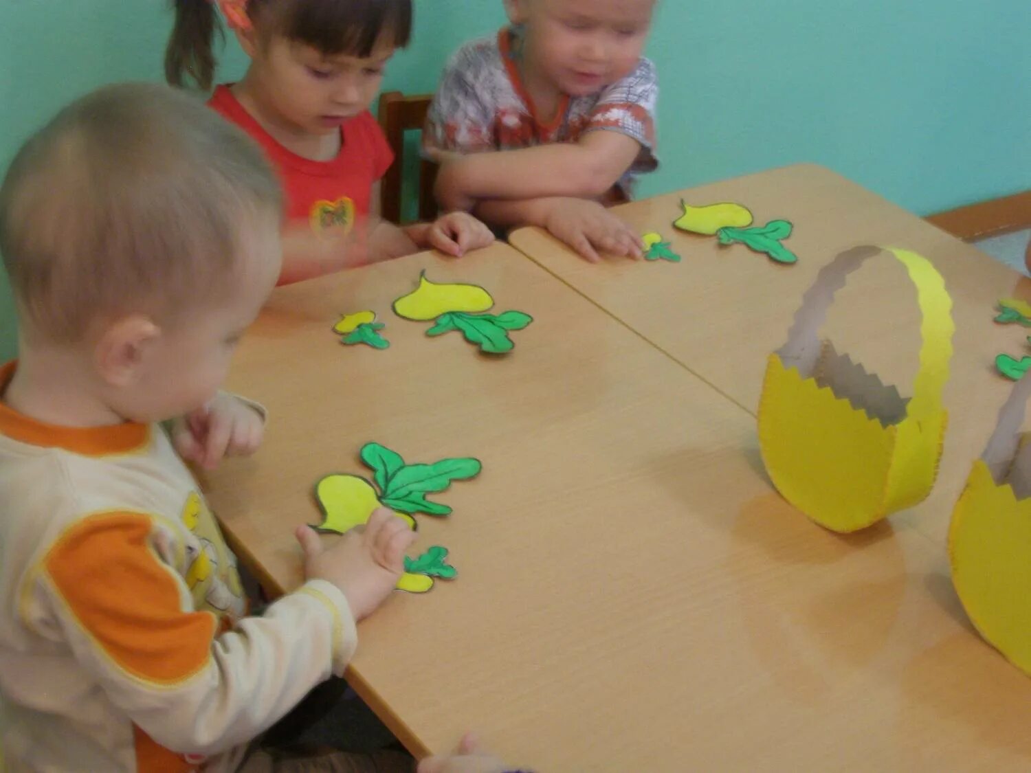 аппликация в подготовительной группе. рисование курочка ряба в первой младшей группе. младшая группа занятие сказки. детям о театре средняя группа. рисование в первой младшей.