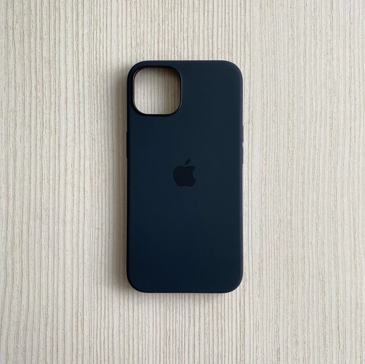 Iphone 13 pro чехол оригинал. Чехол Silicon Case iphone 13 Promax темно синий. Iphone 13 Pro Max чехол синий. Iphone 13 Pro Blue в чехле. Iphone 13 Pro Silicon Case Полярная лазурь.