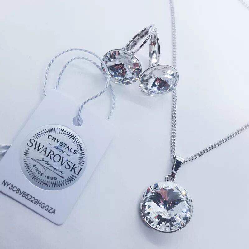 Подлинность украшения. Кулон Swarovski 5563896. Набор Сваровски серьги и кулон. Сваровски украшения бирка. Комплект украшений Сваровски круглые.