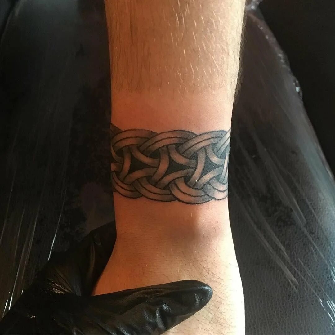 тату браслет мужской.