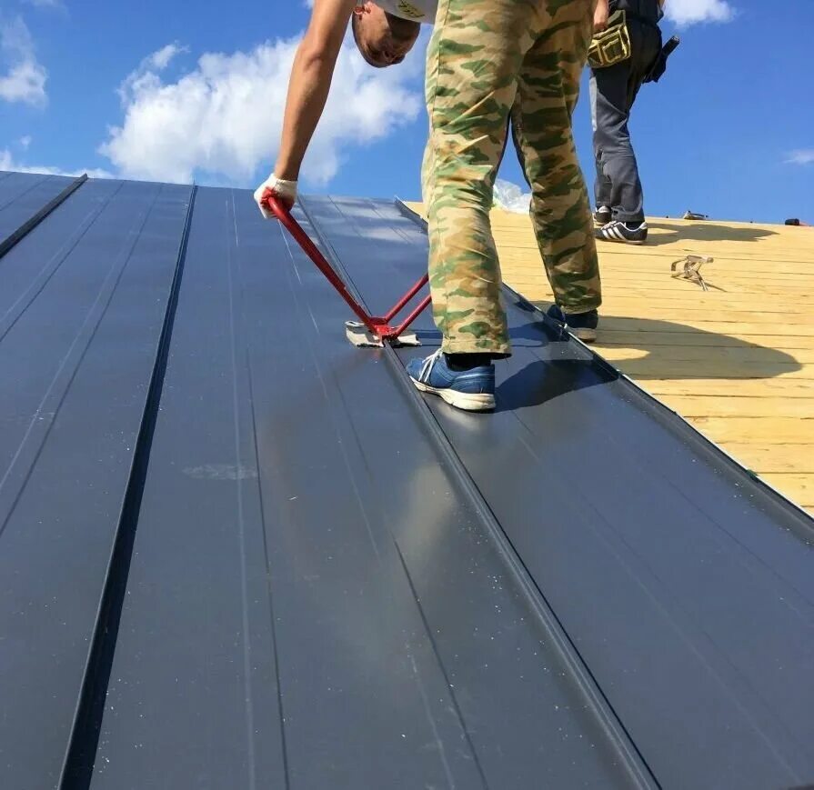 лист на кровельные работы. фальцевая кровля кляммеры. цементно песчаная черепица на вальмовой крыше. фальцевая кровля технология двойного фальца. кровля из профнастила с44.