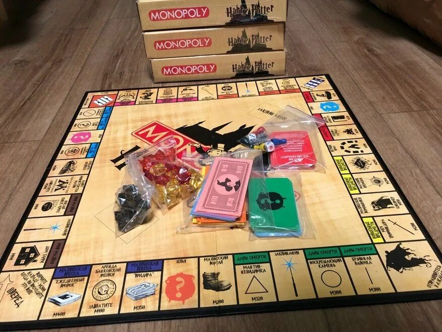 Монополия гарри поттер игровое поле. Монополия гарри поттер карта. Монополия гарри гарри поттера. Игра монополия гарри поттер. Монополия гарри поттер коробка.