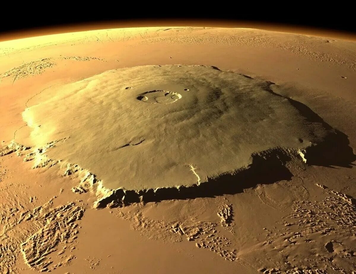 Самый большой вулкан солнечной системы находится. Гора Олимп на Марсе. Марианский потухший вулкан гора Олимп. Марс Планета вулкан Олимп. Вулкан Olympus Mons.